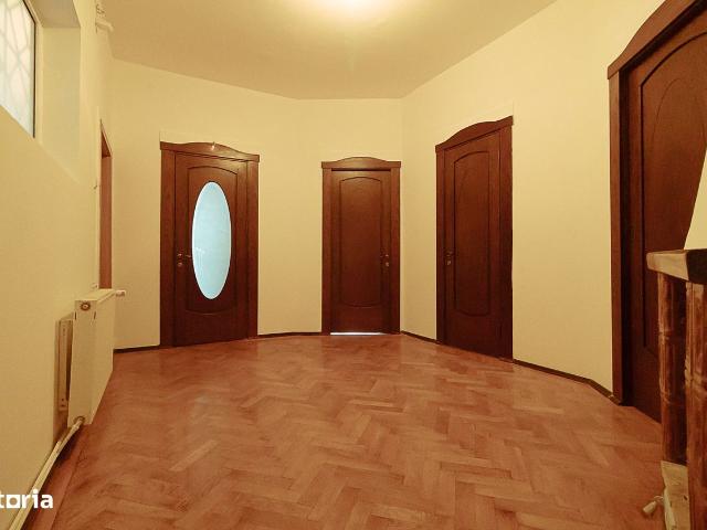 Ultracentral, drumul spre Cetatea Brașovului, pet friendly