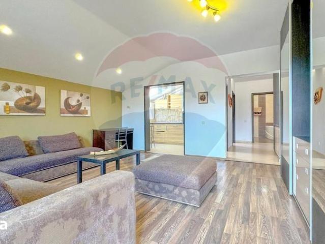 Apartament în vilă cu vedere spre munti, zona Tractorul, Brasov
