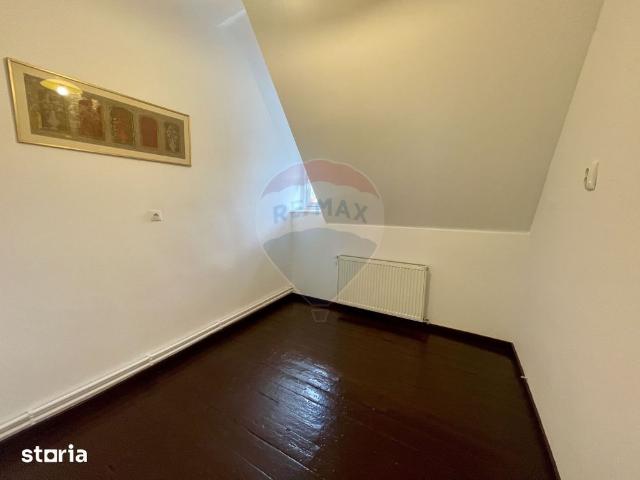 Apartament in vila de închiriat în zona Capitale