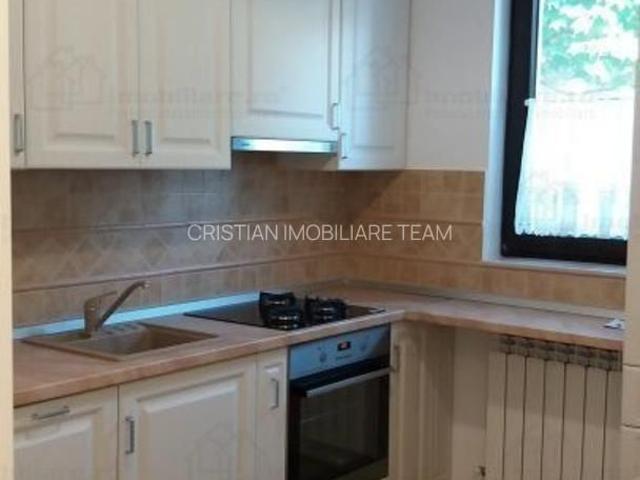 Apartament in zona Romana Dacia cu 5 camere nemobilate