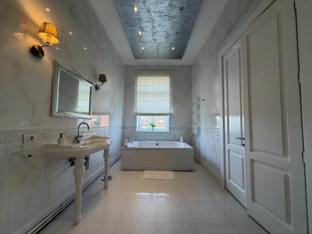 Apartament inedit 3 camere, semicentral complet mobilat