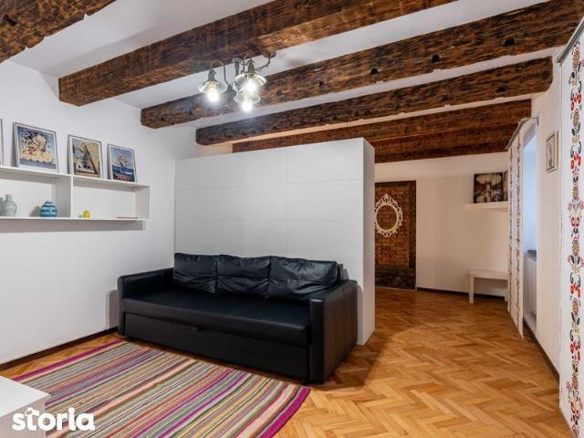 Apartament istoric de inchiriat la casa ultracentral Piata Sfatului