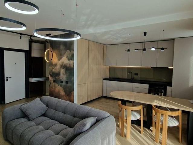 Apartament lux 80 mp utili 3 camere 2 bai si parcare subterana