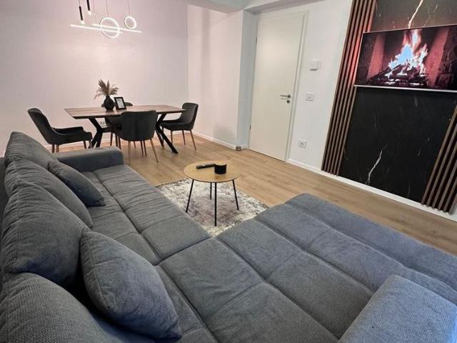 Apartament lux cu 2 camere de închiriat zona Coresi