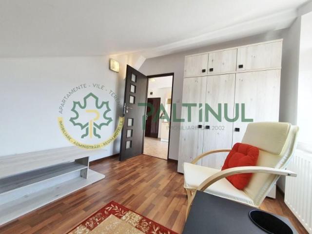 Apartament la mansarda, zona str. Colinei