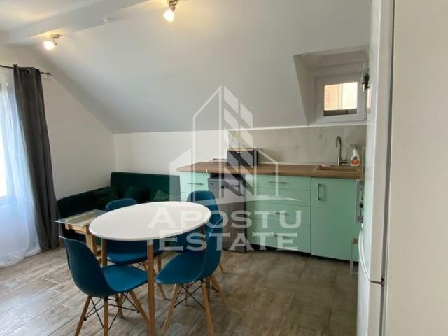 Apartament la casă cu 3 camere, de închiriat, Zona Plopi Timișoara