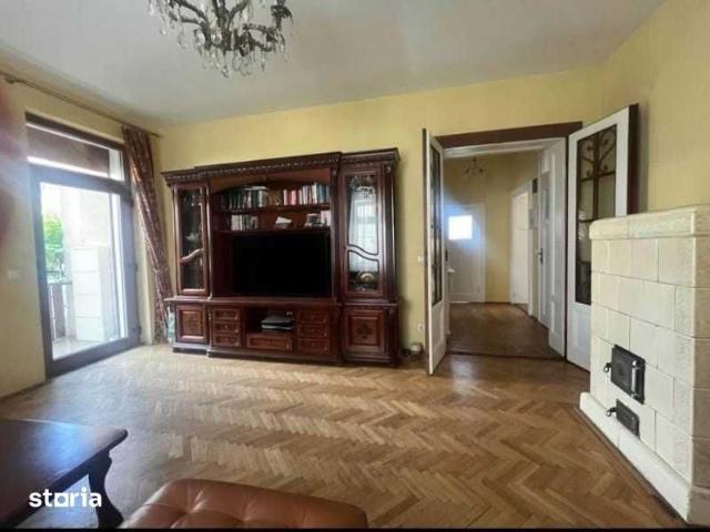 Apartament la casa central de INCHIRIAT sau VANZARE