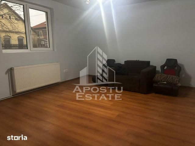 Apartament la casa cu 2 camere, curte proprie, Ghiroda