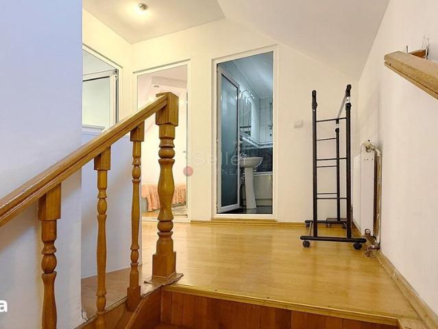 Apartament la Casa cu Curte si Foisor