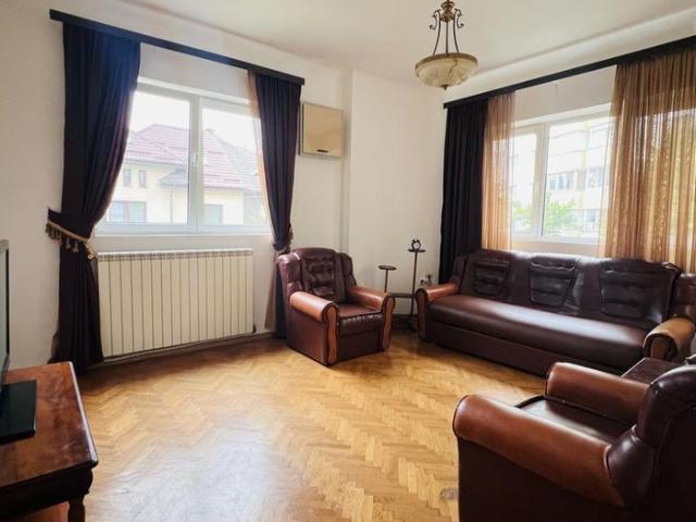 Apartament la casa cu curte proprie, parcare, Parcul Circului