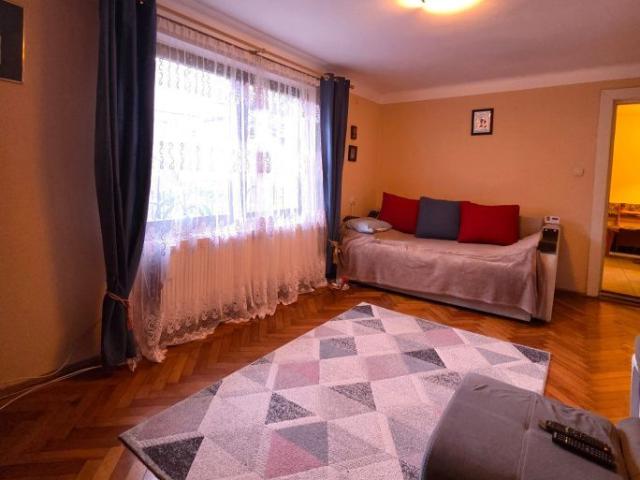 Apartament la casa de inchiriat – Utilitati incluse, intrare separat