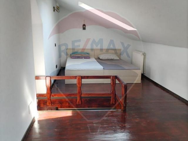Apartament la casa de inchiriat!