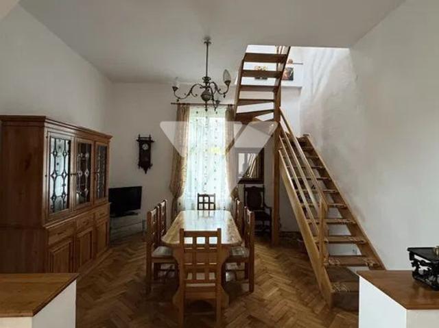 Apartament la casa de inchiriat 172 MPU Curte comuna Sibiu Central