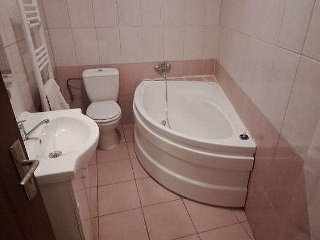 apartament la casa living si 2 dormitoare 2 bai sararie lic eminescu