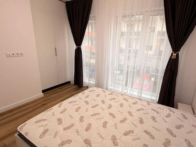 Apartament la prima inchiriere, 3 camere 2 bai, parcare, zona TERRA, Floresti