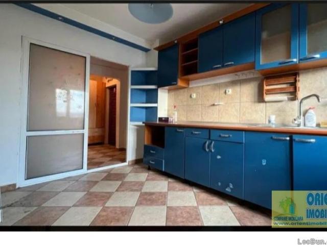 Apartament la vanzare, 3 camere, decomandat, Dacia