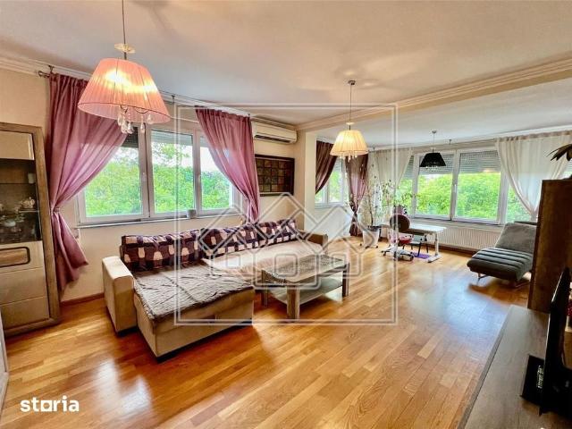 Apartament la vila 115 mp, priveliste deosebita Sub Arini