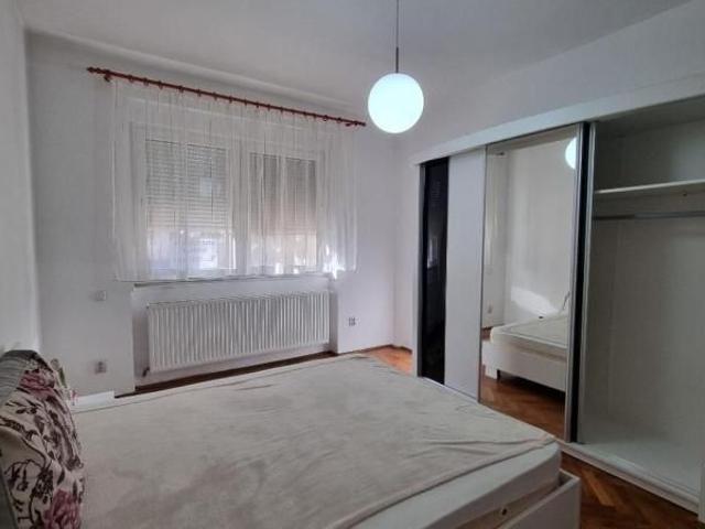 Apartament parter 2 camere decomandate in centru 300 Euro