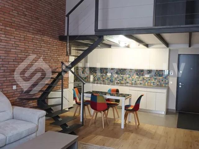 Apartament pe 2 nivele, 3 camere, balcon, bloc nou zona Centrala