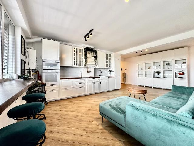Apartament penthouse, cu terasa generoasă, la intrare in Giroc