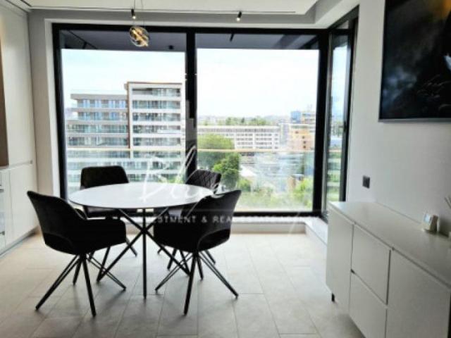 Apartament premium de inchiriat, la cativa pasi de plaja