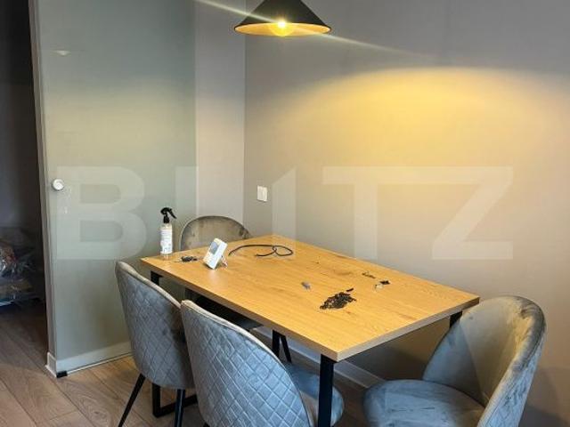 Apartament renovat, 2 camere, 50 mp, geam la baie, zona George Enescu