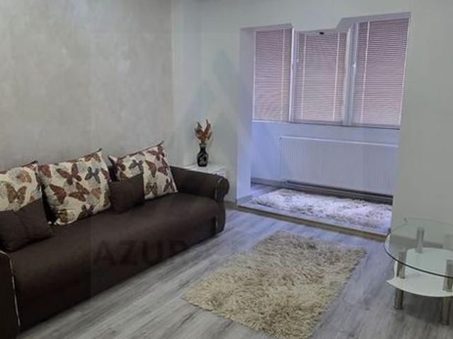 Apartament renovat cu 2 camere decomandat 50 mp etajul 2/8 Bd Mihai V
