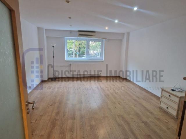 Renovat, bucatarie mobilata, CENTRALA PROPRIE, parcare & acces metrou