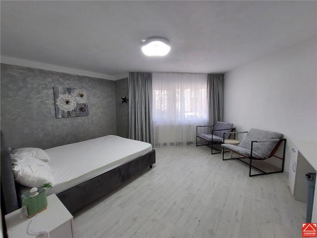 Apartament renovat, parter, zona P ta Mihai Viteazul
