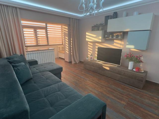Apartament renovat total Faleza Nord AXI115