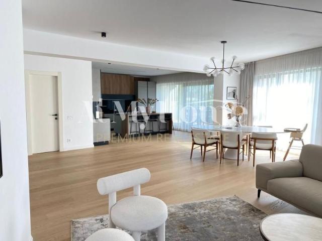 Apartament Superb, Modern, Luminos cu 4 camere, partial mobilat Rovere, 2parcari