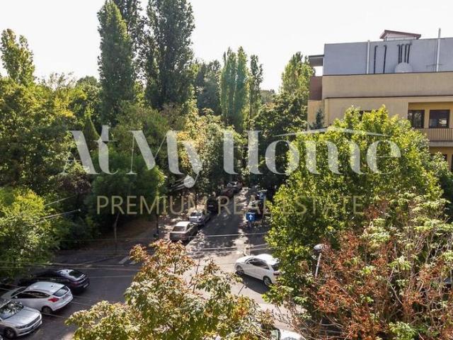 Apartament SUPERB, spatios cu 4 camere, finisaje lux, renovat si mobilat complet