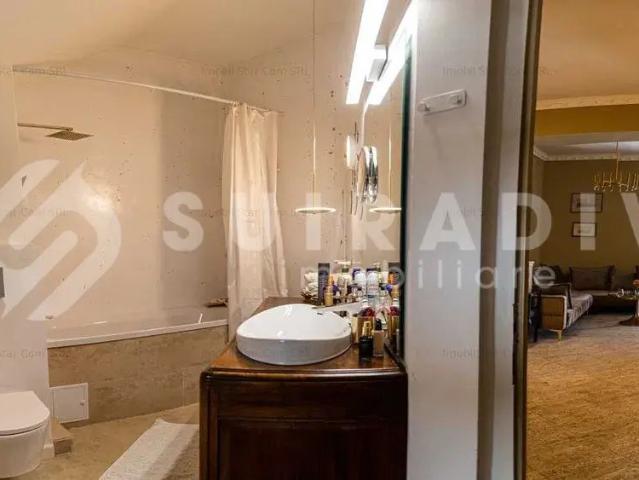 Apartament semidecomandat de inchiriat, cu 3 camere, in zona Piata Unirii, Cluj Napoca S18464