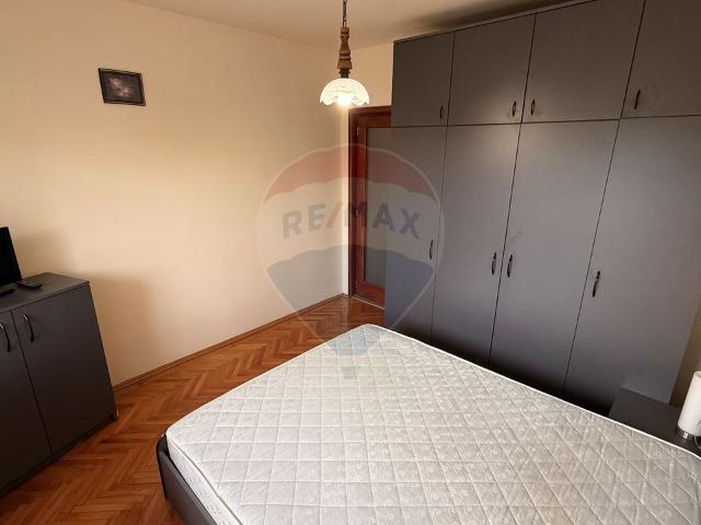 Apartament spațios cu 3 camere de vânzare Dimitrie Cantemir