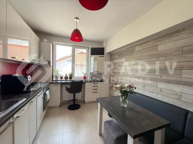 Apartament spatios, 3 camere, 2 bai, 2 parcari cu 2 boxe Andrei Muresanu