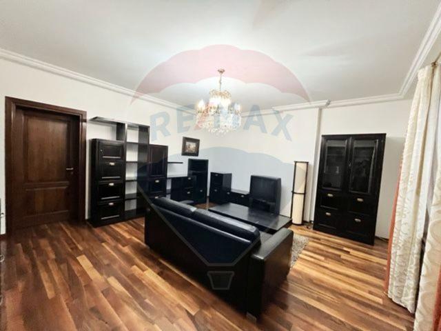 apartament spatios 3 camere de inchiriat par