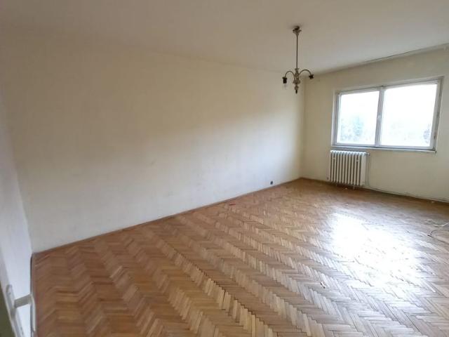 Apartament spatios, 4 camere, 2 bai, etaj intermediar, CENTRAL