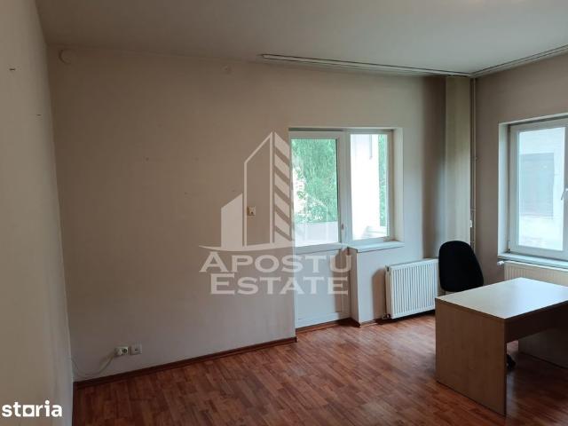 Apartament spatios, 4 camere, etaj 1, Zona Centrala Timisoara