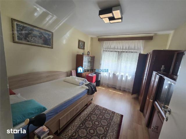 Apartament Spatios cu 3 camere B dul Unirii