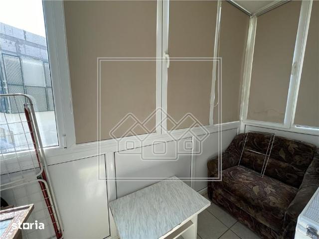 Apartament spatios cu 3 camere, Str. Scoala de Inot