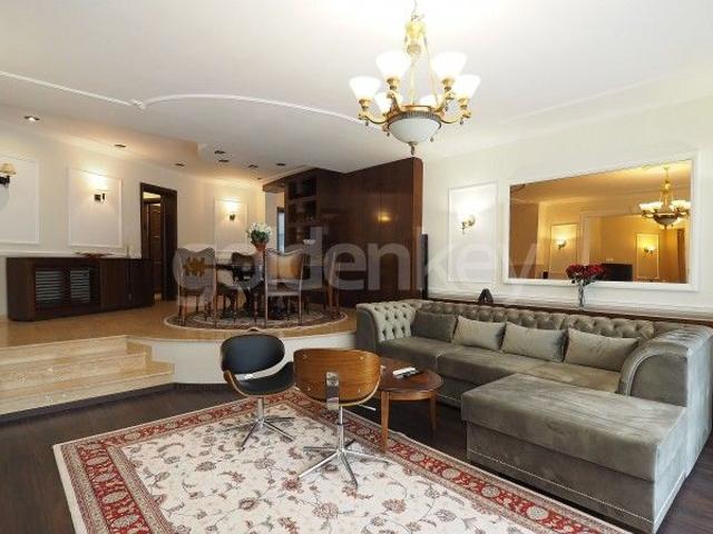 Apartament spatios cu 3 camere, zona exclusivista | ID:8684
