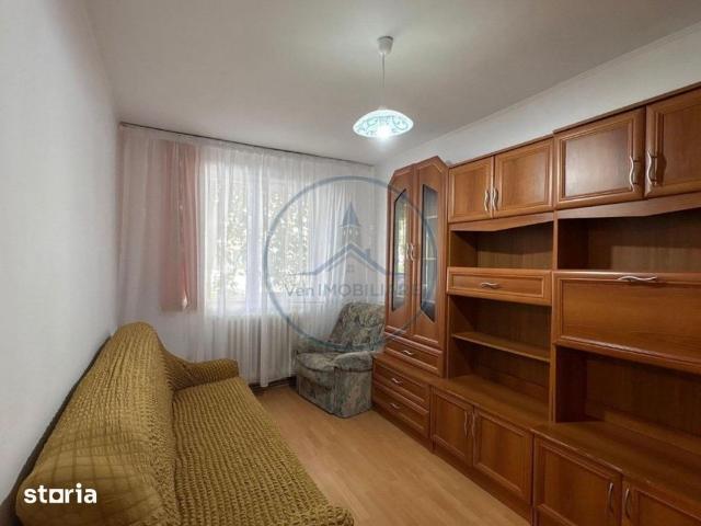 Apartament spatios cu 4 camere de inchiriat