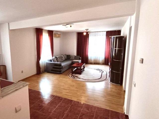 Apartament spatios de 3 camere, str. Bistritei