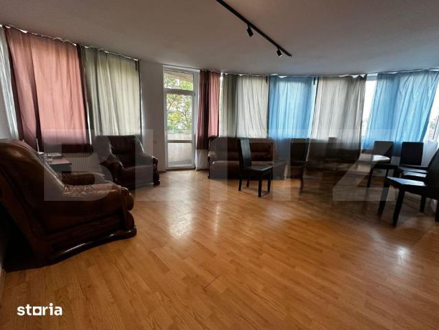 Apartament spatios de inchiriat – 3 camere, 2 bai, balcon – etaj 1