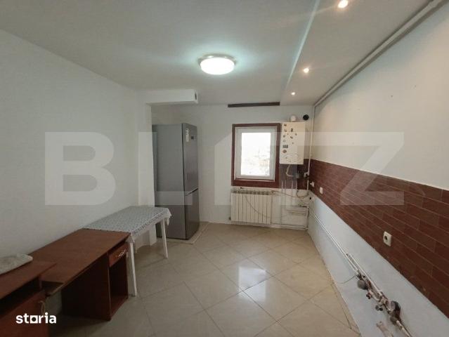 Apartament spatios de vanzare 4 camere, 2 bai, 2 balcoane, loc de p