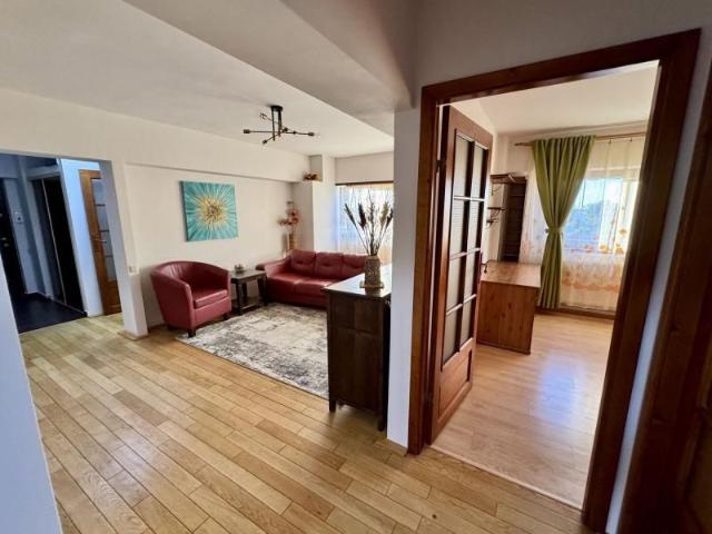 APARTAMENT SPATIOS SI LUMINOS