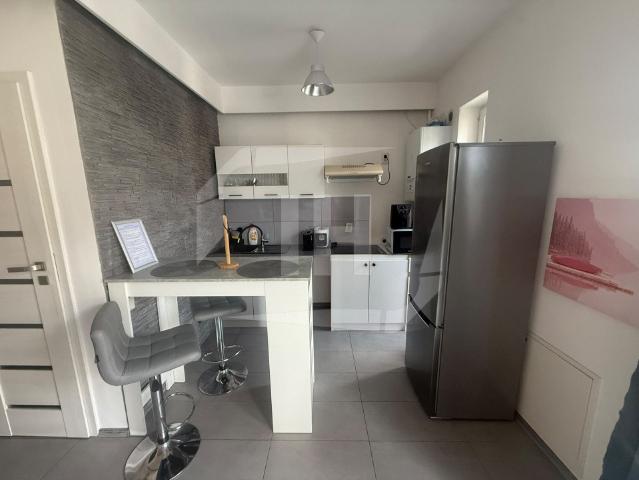 Apartament tip penthouse, 2 camere, terasa, parcare, zona strazii Paris