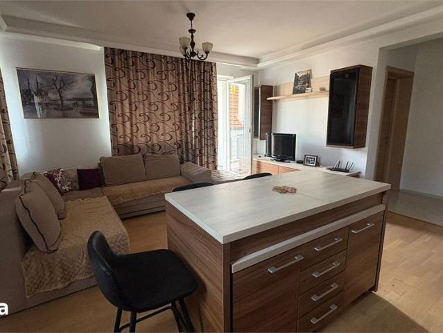 Apartament trei camere zona Blumana