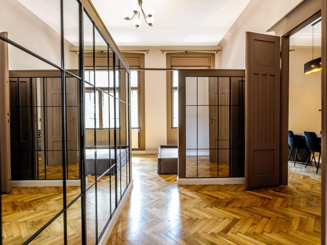 Apartament ULTRACENTRAL cu 3 camere, la cheie, renovat recent