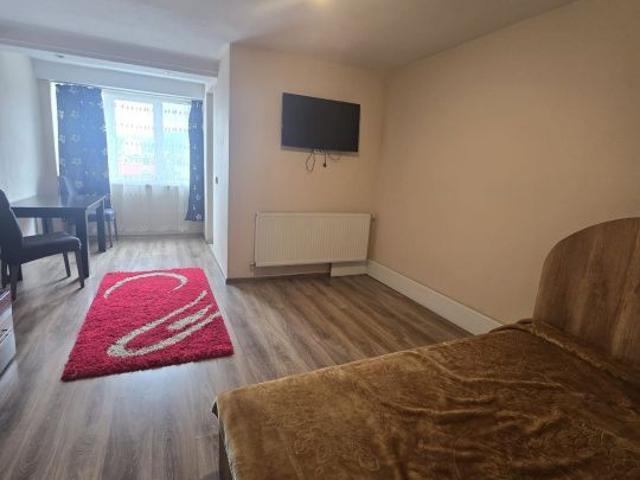 Apartament ultracentral cu lift – ideal pentru un cuplu sau o persoa